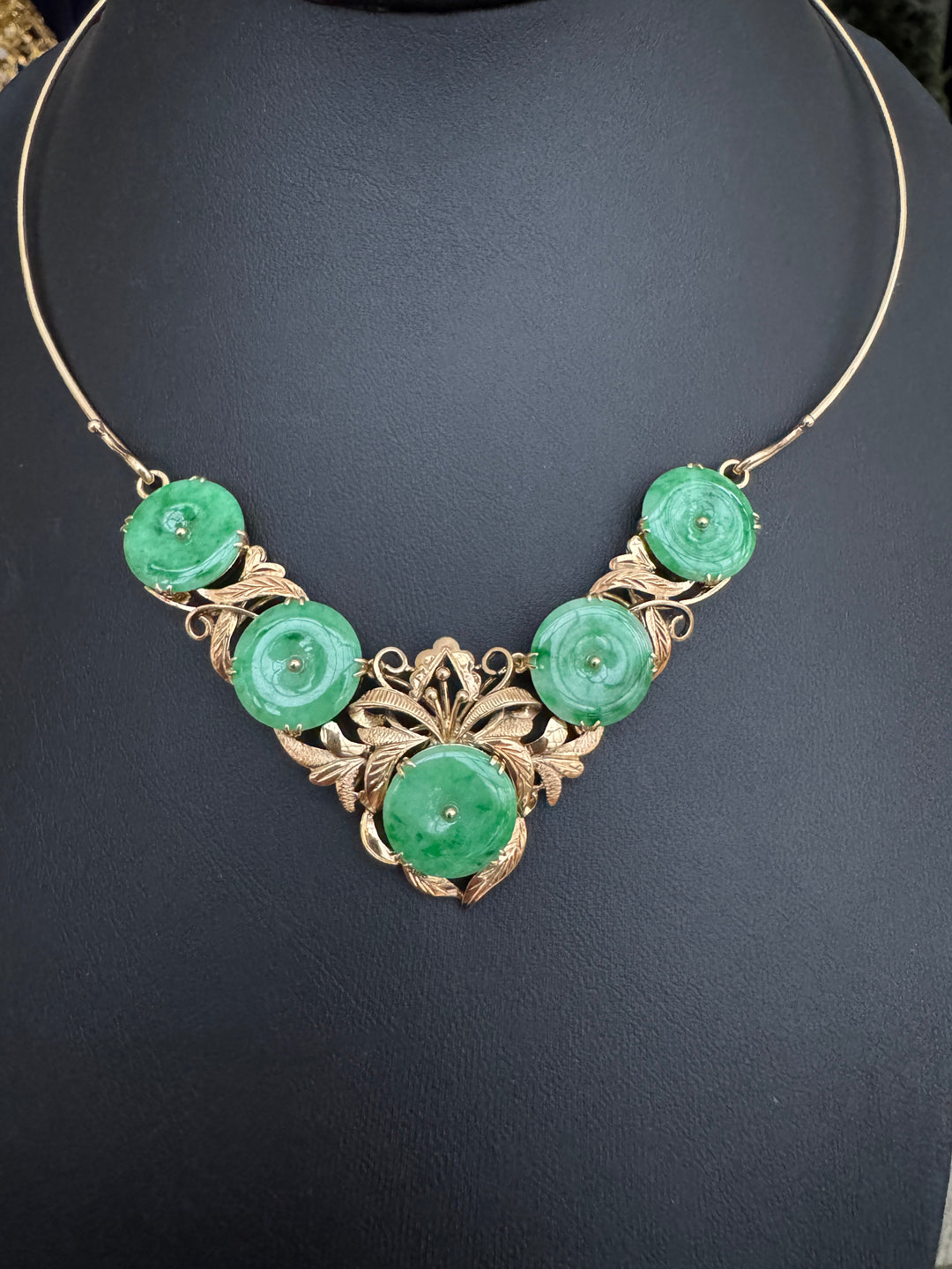 Vintage 1960s Jadeite and 14K Yellow Gold Necklace