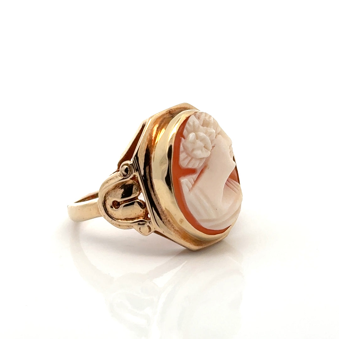 Antique Cameo 10K Yellow Gold Ring